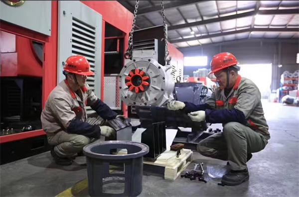 兩級(jí)螺桿空壓機(jī) 兩級(jí)螺桿空壓機(jī)